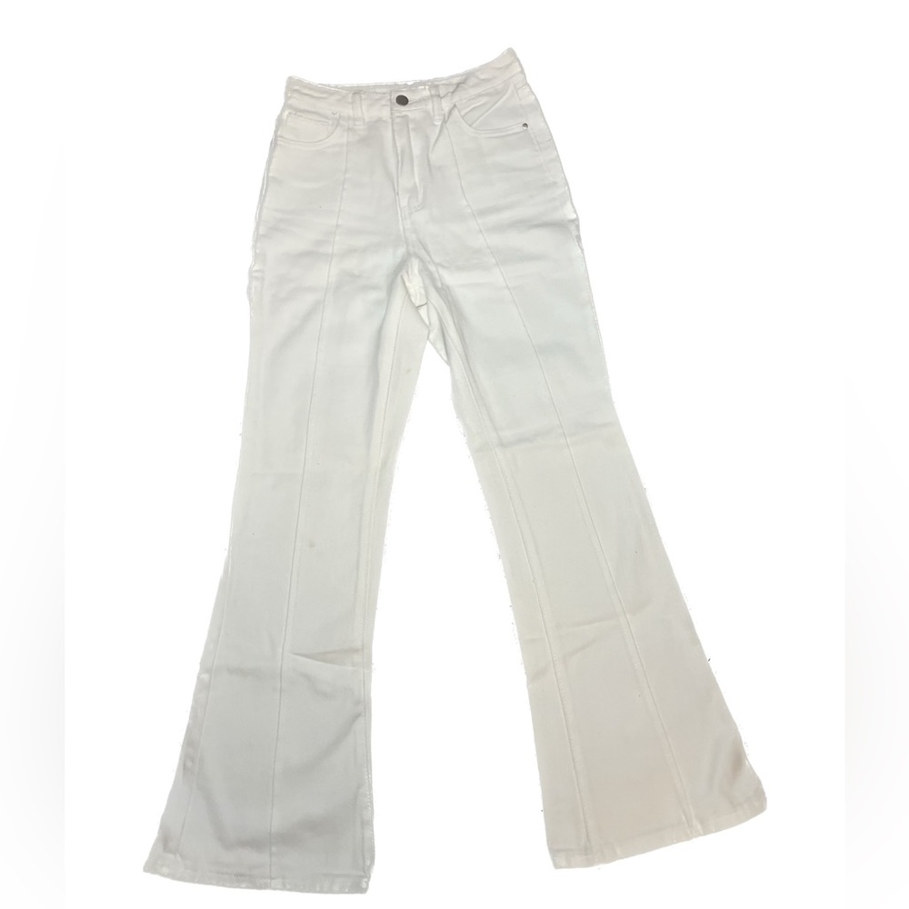 Vintage Flared cream colour size small
Nice stitching in the legs!